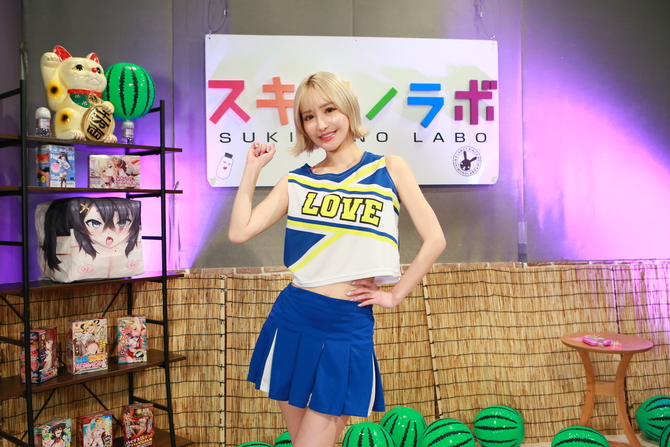 夏の性活を応援するコスチュームセット（バズり散らかしたいLOVEチアリーダー&ワールドクラスレースクイーン） 商品説明画像2