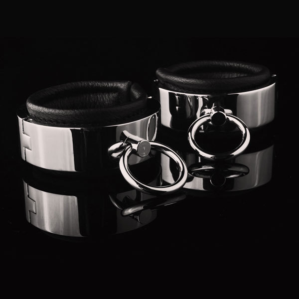 Black Marie（ブラックマリー）Iron Leather Cuffs-金属腕輪　本革と合金SizeM- 商品説明画像1